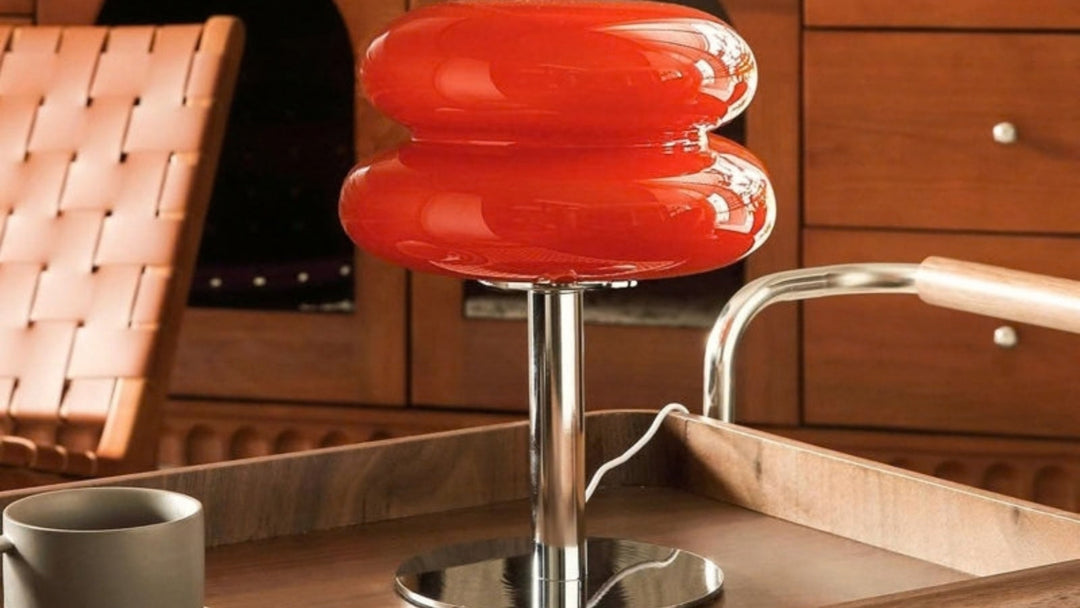 TISCH-01 Tischleuchte in warmem Herbst-Interieur – STUBLUTE