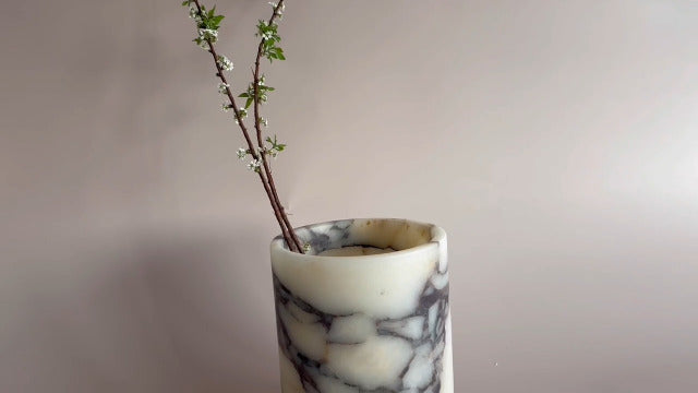 Calacatta Vase &amp; Halter