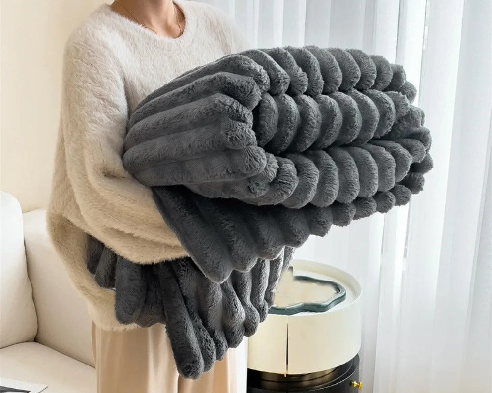Cozy Stripes Wohndecke – 100 × 150 cm