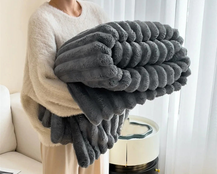 Cozy Stripes Wohndecke – 100 × 150 cm