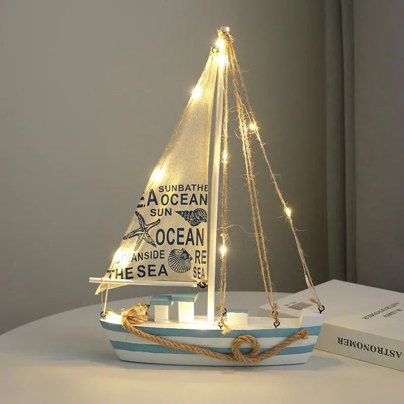Coastal Glow – Dekoratives Holzboot mit LED-Licht