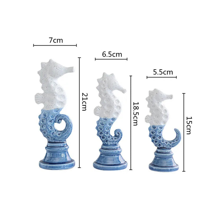Azure Knight – Skulpturales Seepferdchen aus Resin