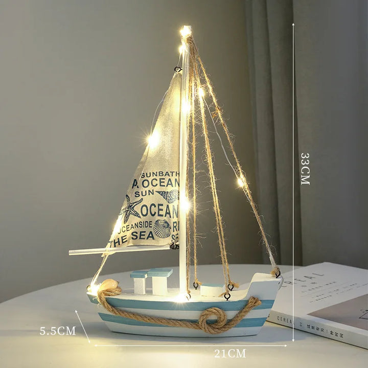 Coastal Glow – Dekoratives Holzboot mit LED-Licht