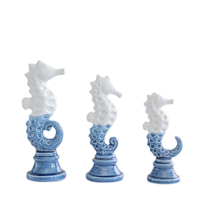 Azure Knight – Skulpturales Seepferdchen aus Resin