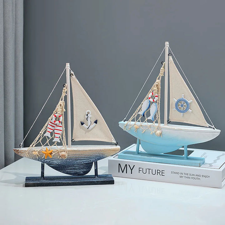 Marina Charm – Segelboot aus Holz