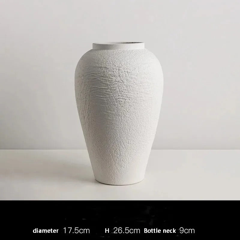 Matte weiße Strukturvase in hoher Form