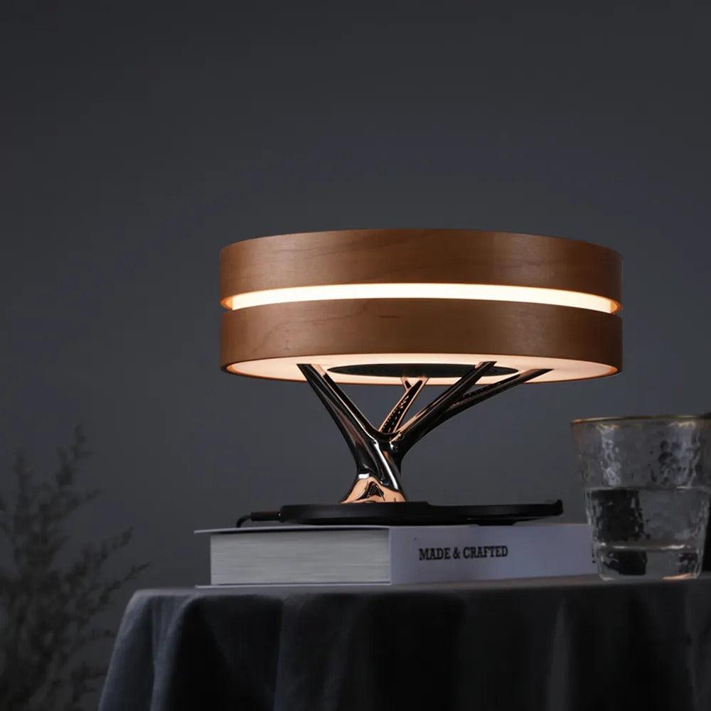 Circle of Life – Design-Tischleuchte mit Bluetooth &amp; Qi-Ladefunktion