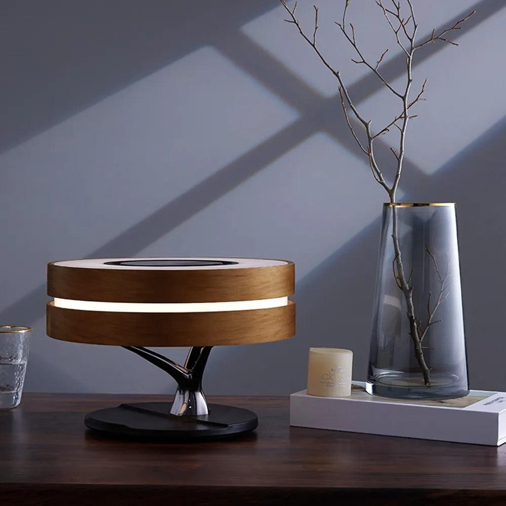 Circle of Life – Design-Tischleuchte mit Bluetooth &amp; Qi-Ladefunktion