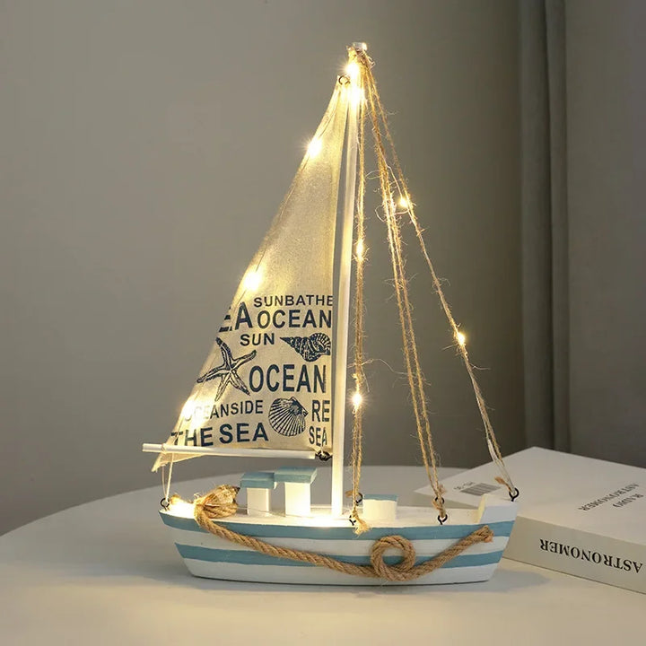 Coastal Glow – Barca decorativa in legno con luce LED