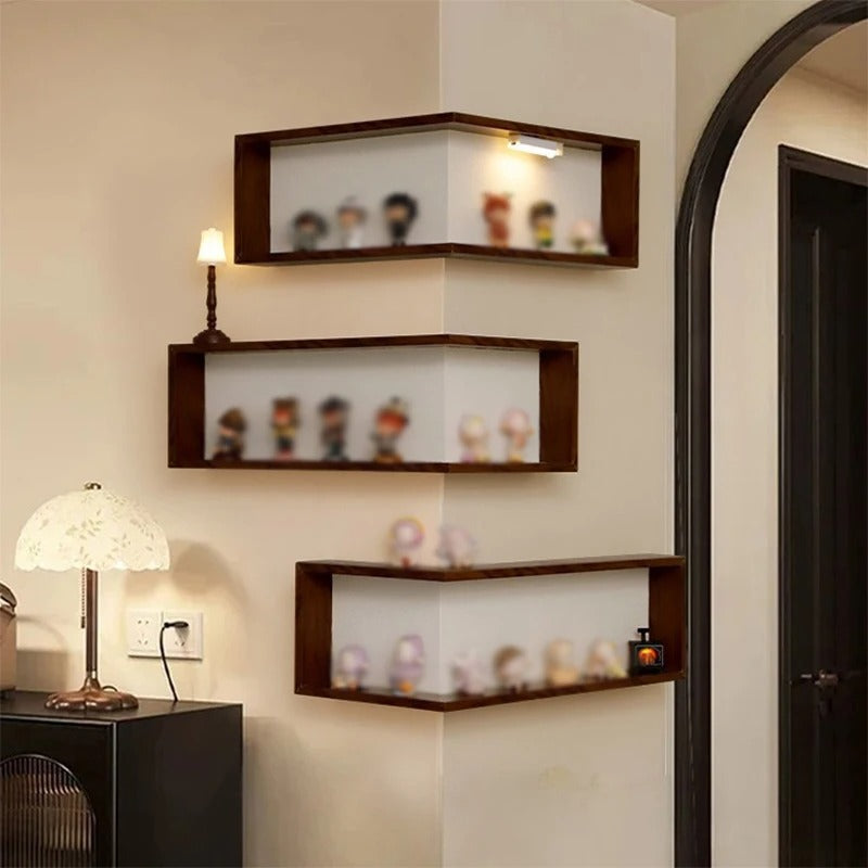Mensola angolare decorativa con opere d&