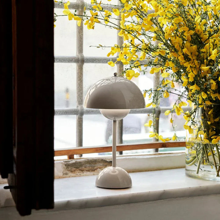La lampada da tavolo Flowerpot a LED