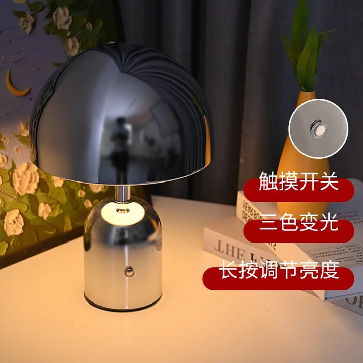 WILMA – Pilz-Tischlampe in Chrom