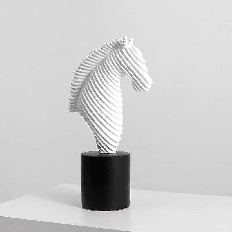 Striata – Scultura a forma di cavallo in resina ✨