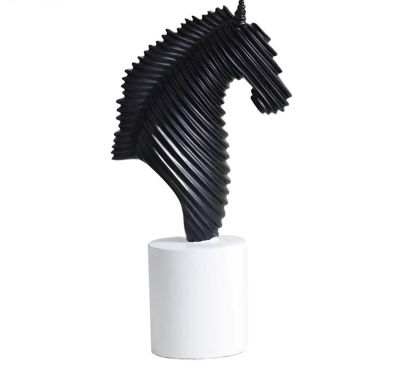 Striata – Scultura a forma di cavallo in resina ✨