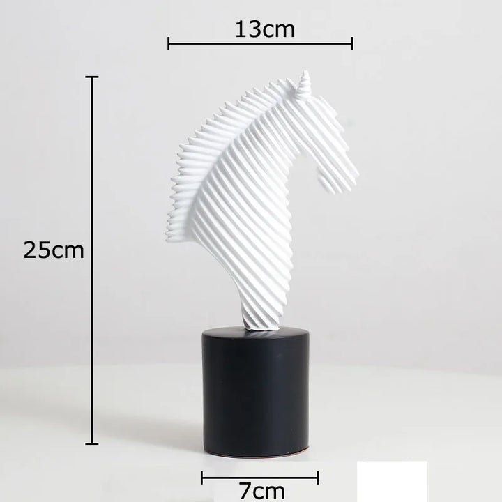 Striata – Scultura a forma di cavallo in resina ✨